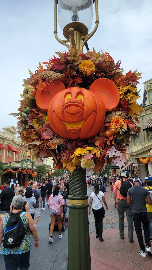 When Does Disney Decorate For Halloween Every Year? Magic Kingdom 1