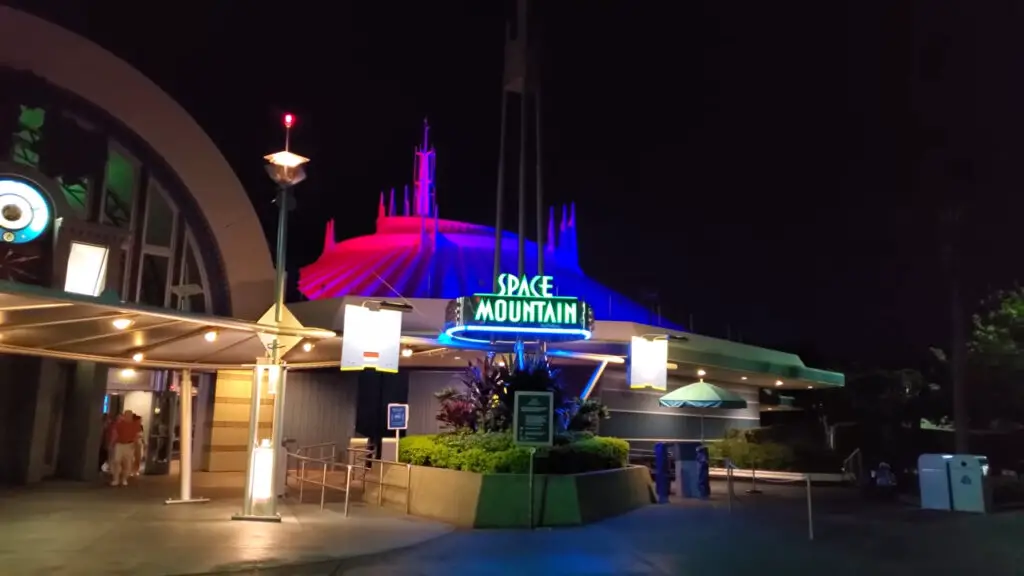 Magic Kingdom At Walt Disney World : Ultimate Guide Magic Kingdom 4