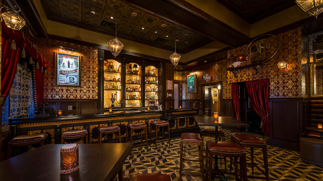 5 Of The Best Themed Bars In Disney World Dining 4