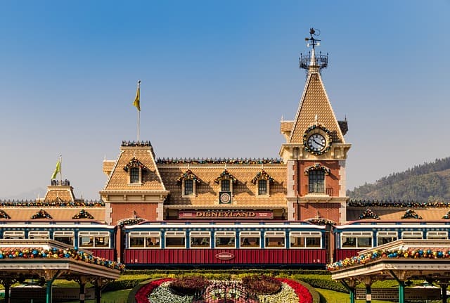 How Much Bigger is Disney World than Disneyland? Tips 3